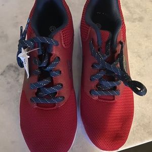 Boys sneakers size 2.5 new with tag